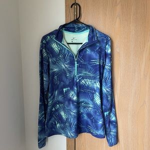 Nike 1/2 Zip Up Top!